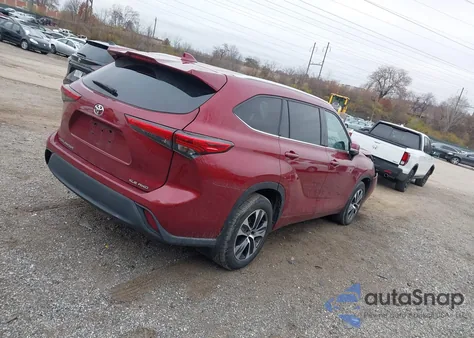 2021 Toyota Highlander Xle z USA, uszkodzony, nr VIN 5TDGZRBH5MS558053